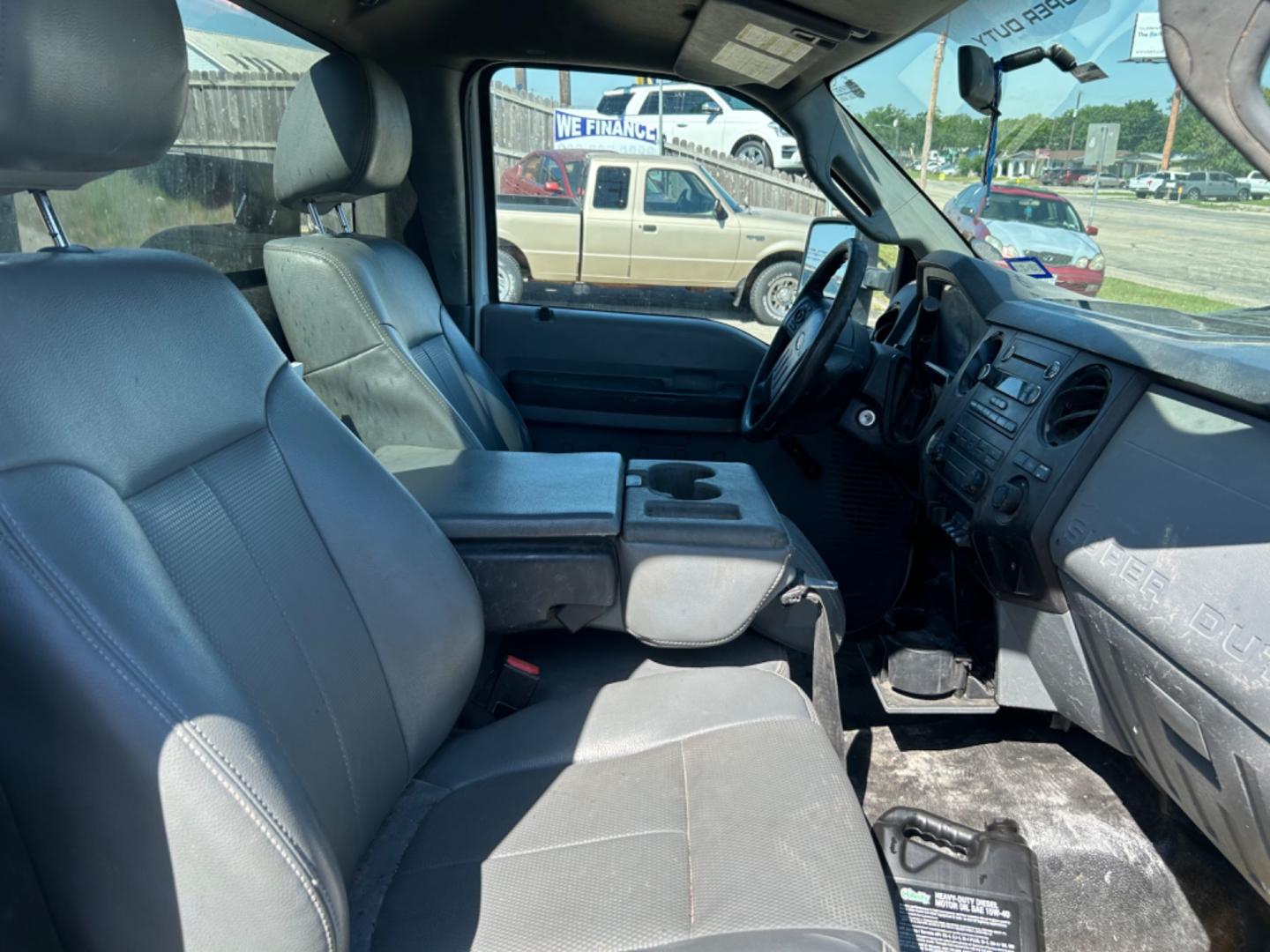 2013 White Ford F-550 (1FDUF5GTXDE) with an 6.7L V8 F OHV 32V engine, Automatic transmission, located at 1687 Business 35 S, New Braunfels, TX, 78130, (830) 625-7159, 29.655487, -98.051491 - Photo#1